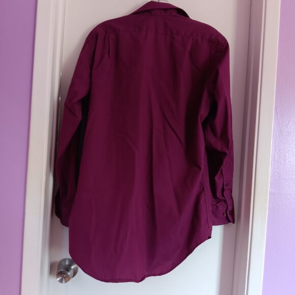 TWO MEN'S GEOFFREY BEENE  BUTTON DOWN SHIRTS - Picture 9 of 9